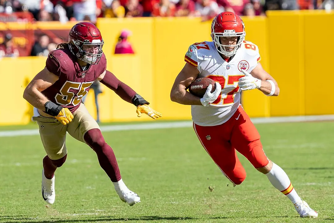 Cole Holcomb chasing Travis Kelce