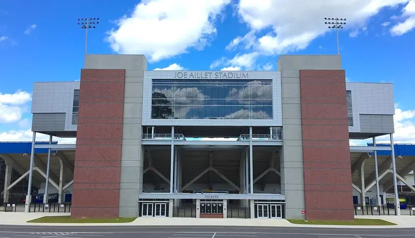 1258px-Louisiana_Tech_Football_Joe_Aillet_Stadium_Suites_Press_Box