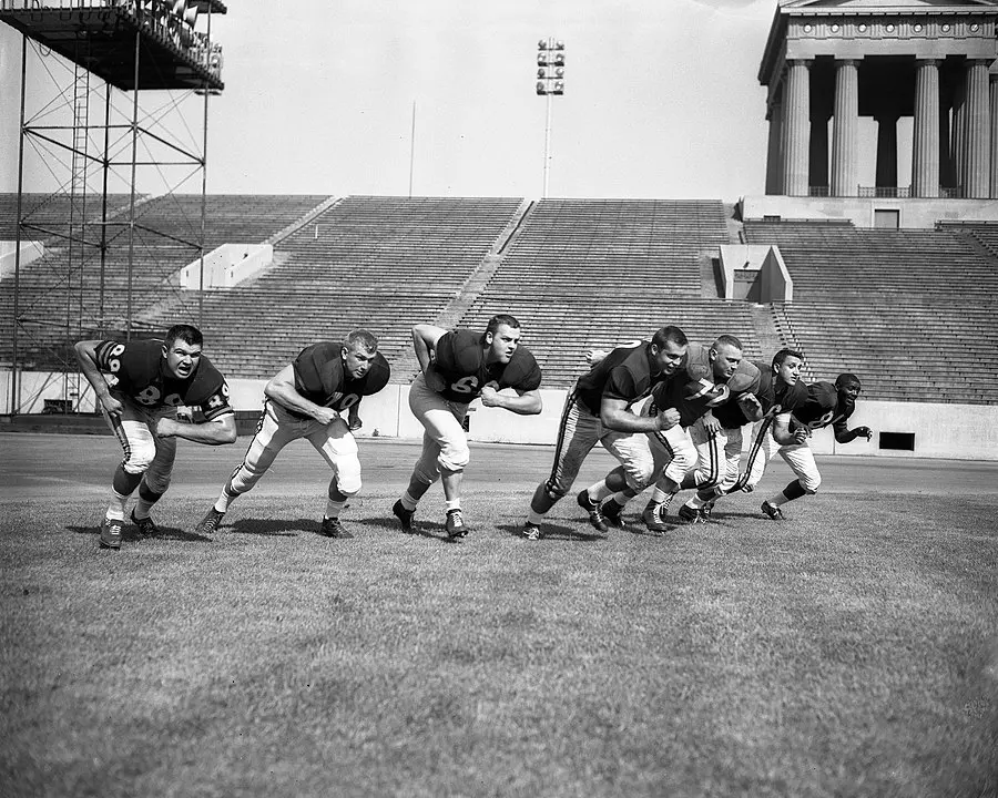 Chicago_Bears_o-line_practice_1